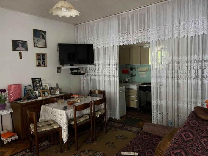 na prodaju porodična prizemna kuća ečka (na samom ulazu) besplatni mali oglasi