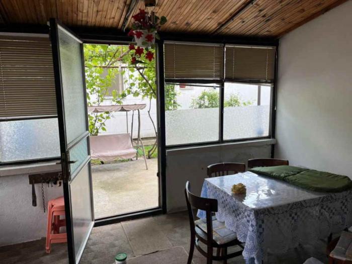 na prodaju porodična prizemna kuća ečka (na samom ulazu) besplatni mali oglasi