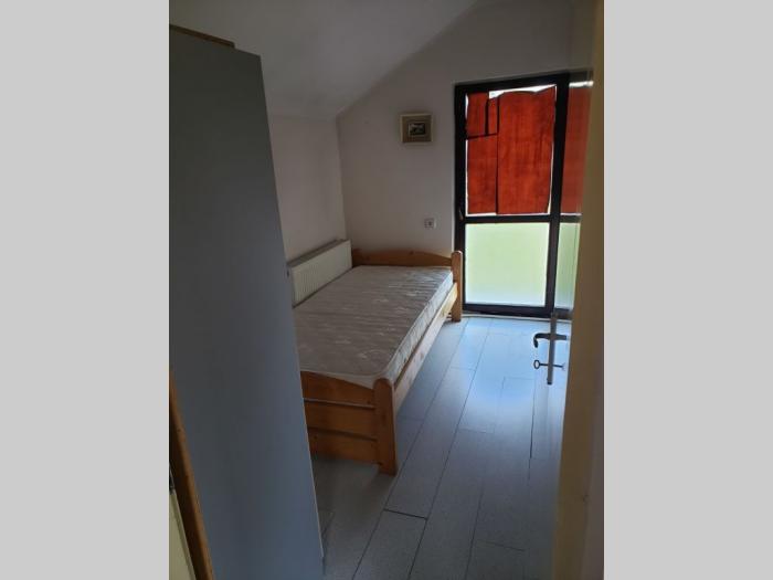 izdajem kuću sa dvorištem, zemun, mozerova besplatni mali oglasi