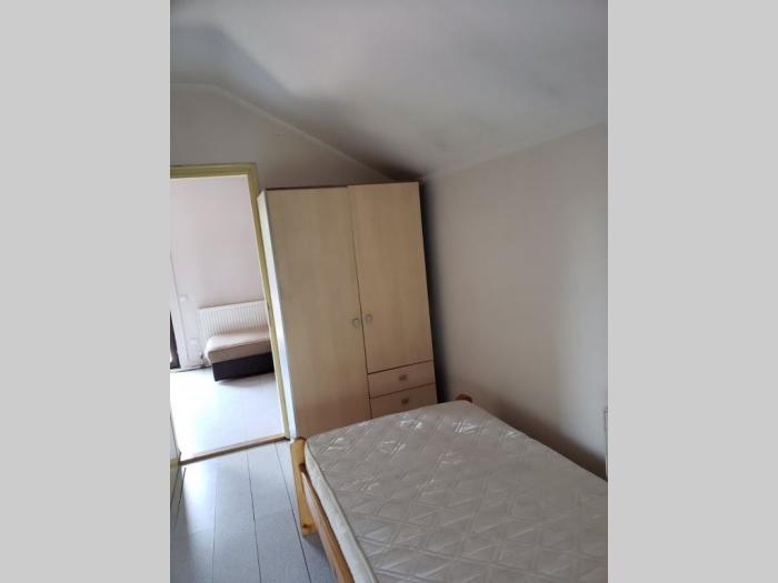 izdajem kuću sa dvorištem, zemun, mozerova besplatni mali oglasi
