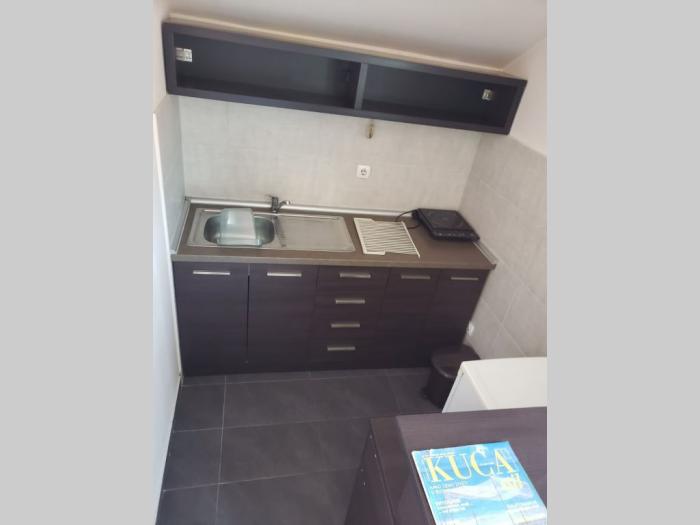 izdajem kuću sa dvorištem, zemun, mozerova besplatni mali oglasi