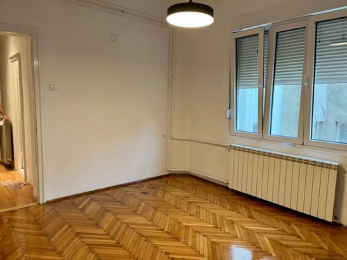 izdajem poslovni prostor u strogom centru, dobrinjska, 22m2 besplatni mali oglasi