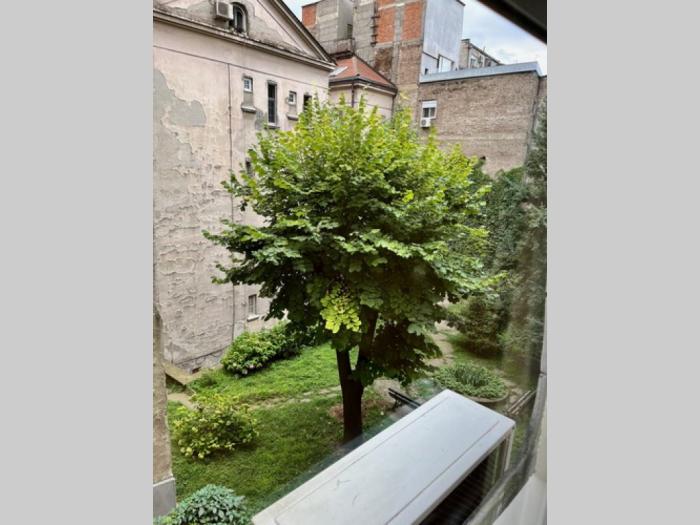 izdajem poslovni prostor u strogom centru, dobrinjska, 22m2 besplatni mali oglasi