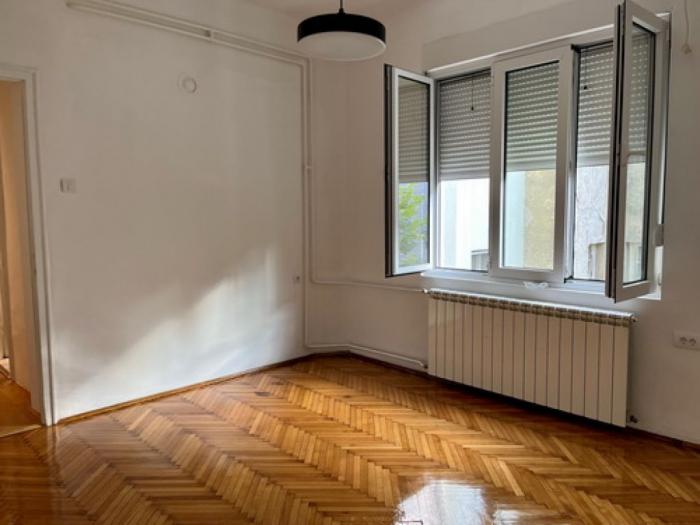 izdajem poslovni prostor u strogom centru, dobrinjska, 22m2 besplatni mali oglasi