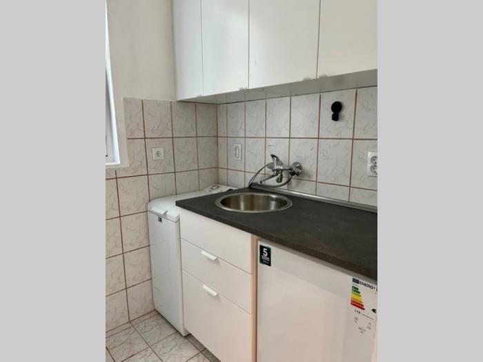 izdajem poslovni prostor u strogom centru, dobrinjska, 22m2 besplatni mali oglasi