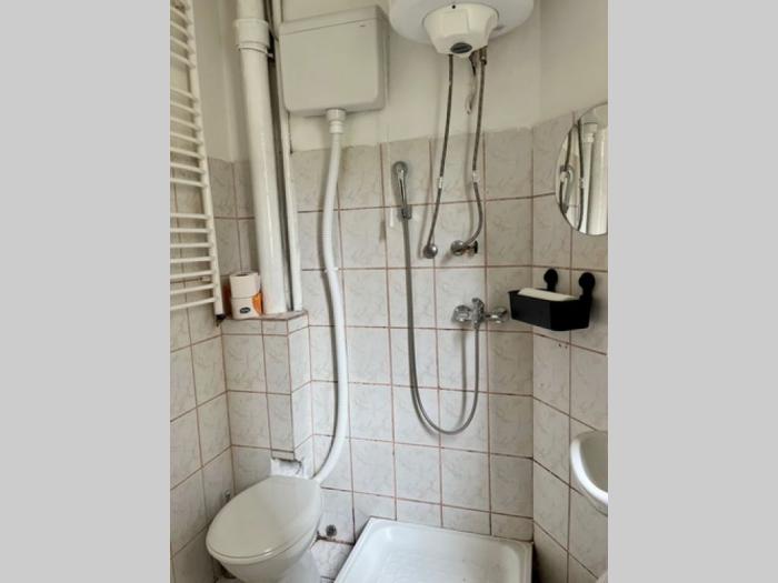 izdajem poslovni prostor u strogom centru, dobrinjska, 22m2 besplatni mali oglasi