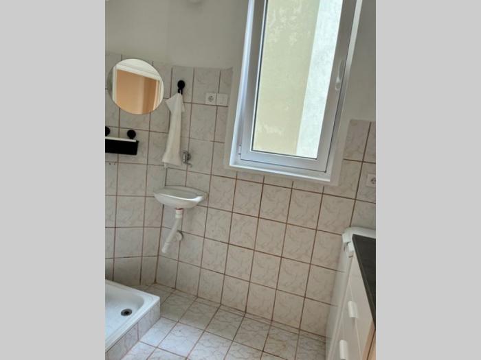 izdajem poslovni prostor u strogom centru, dobrinjska, 22m2 besplatni mali oglasi