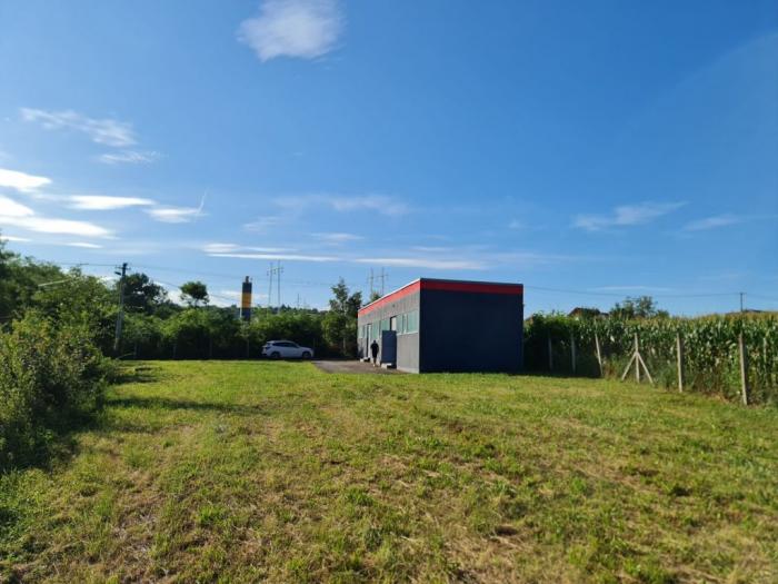 prodajem halu u valjevu 144 m2 sa 15 ari placa besplatni mali oglasi
