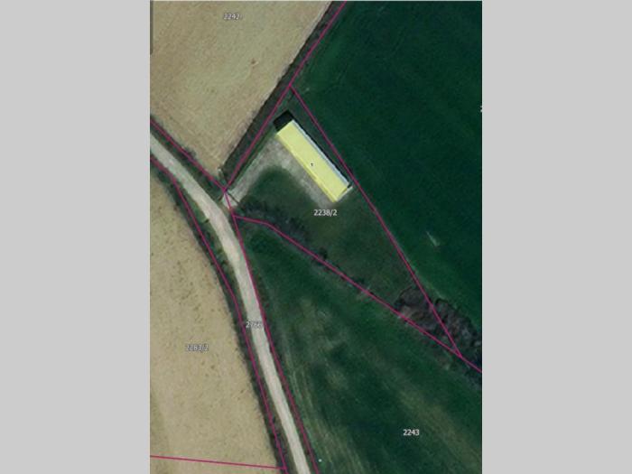 prodajem halu u valjevu 144 m2 sa 15 ari placa besplatni mali oglasi