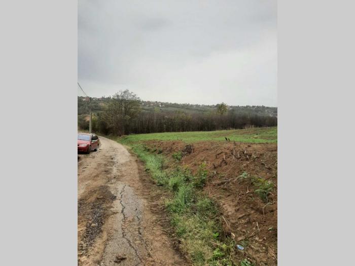 prodaje se plac 10 ari opština čukarica mesto velika moštanica besplatni mali oglasi