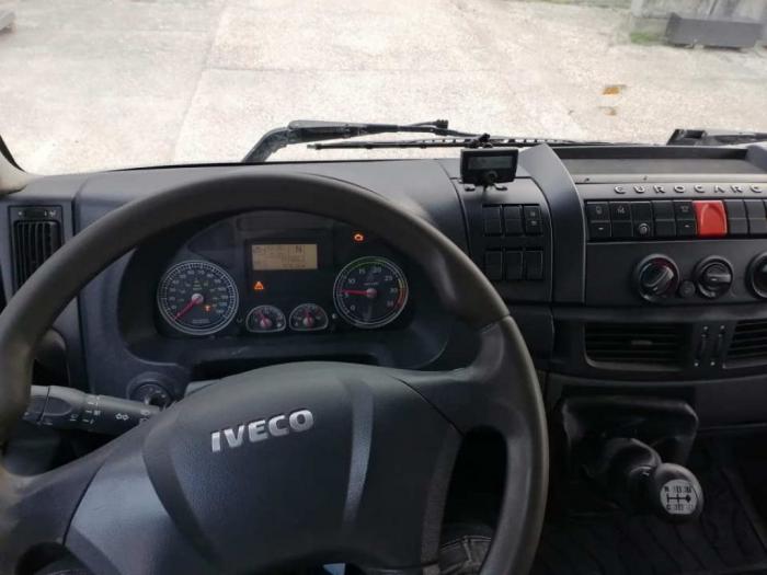 iveco kamion sa kranom besplatni mali oglasi
