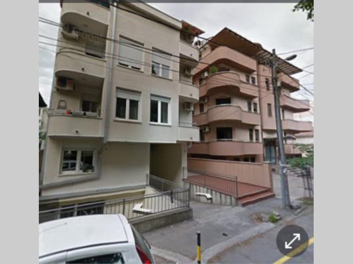 izdajem garažno mesto, 16m2, bilećka 22 besplatni mali oglasi