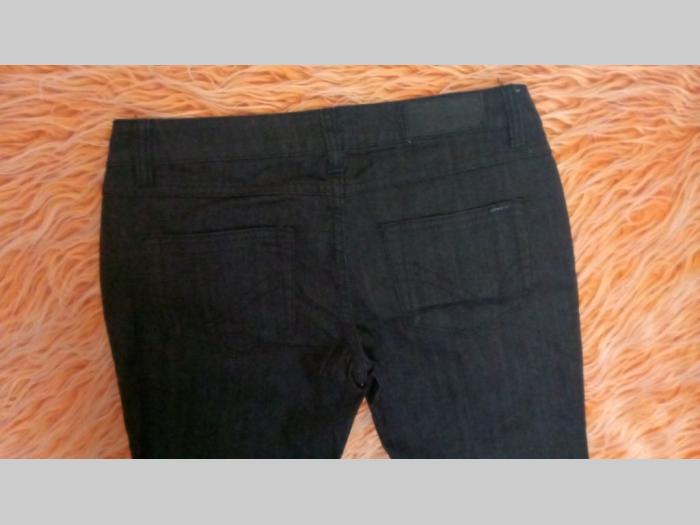 farmerice only ženske, nove veličine w30 ili l34 boja crna besplatni mali oglasi