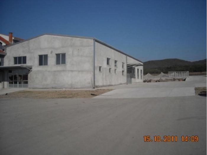 izdajem halu u nišu 1 000 m2 plus poslovni prosto 300m2 besplatni mali oglasi