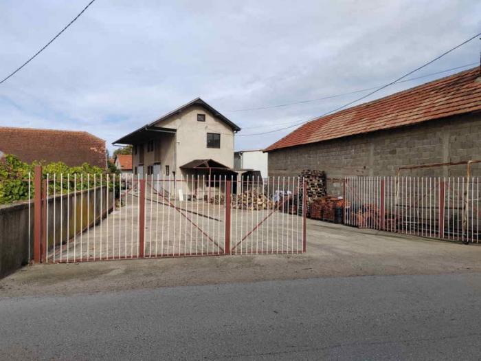 izdajem halu površine 700 m2 plus magacinski prostor 300 m2 besplatni mali oglasi