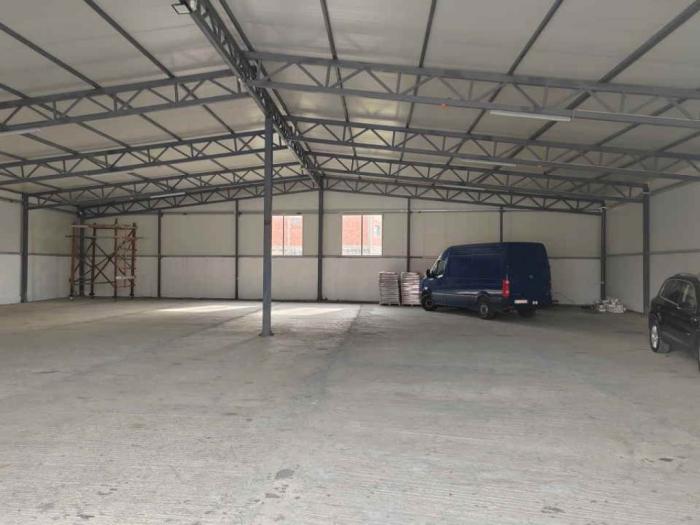 izdajem halu površine 700 m2 plus magacinski prostor 300 m2 besplatni mali oglasi