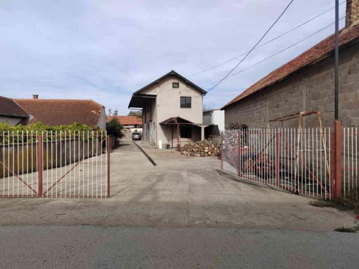 izdajem halu površine 700 m2 plus magacinski prostor 300 m2 besplatni mali oglasi