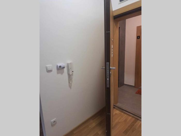 prodajem trosoban stan 61m2, novi sad besplatni mali oglasi