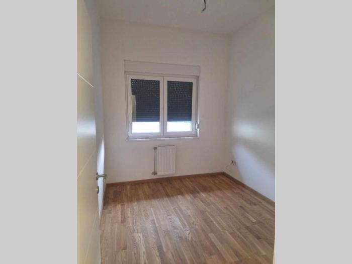 prodajem trosoban stan 61m2, novi sad besplatni mali oglasi