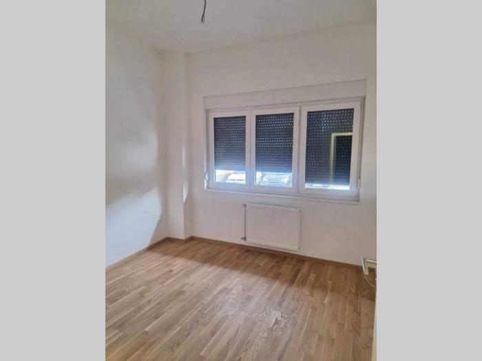 prodajem trosoban stan 61m2, novi sad besplatni mali oglasi