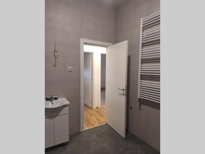 prodajem trosoban stan 61m2, novi sad besplatni mali oglasi
