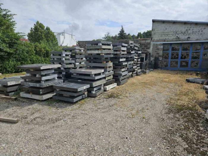prodaje se 50m3 kamena u plocama i 1000m2 granitnih pločica besplatni mali oglasi