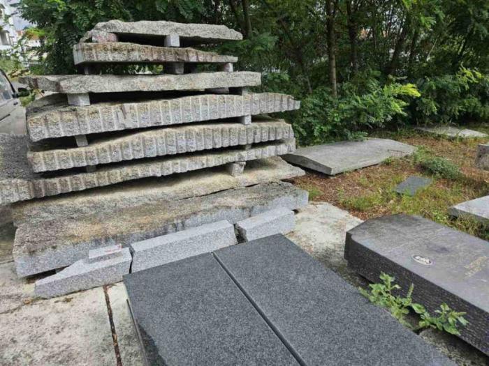 prodaje se 50m3 kamena u plocama i 1000m2 granitnih pločica besplatni mali oglasi