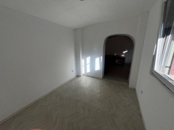 izdajem kuću stambeno poslovni prostor 80m2 i magacinski prostor 170m2 besplatni mali oglasi