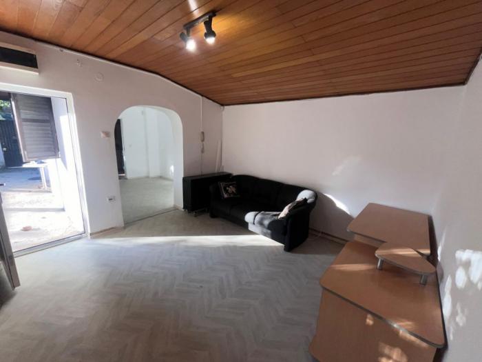 izdajem kuću stambeno poslovni prostor 80m2 i magacinski prostor 170m2 besplatni mali oglasi