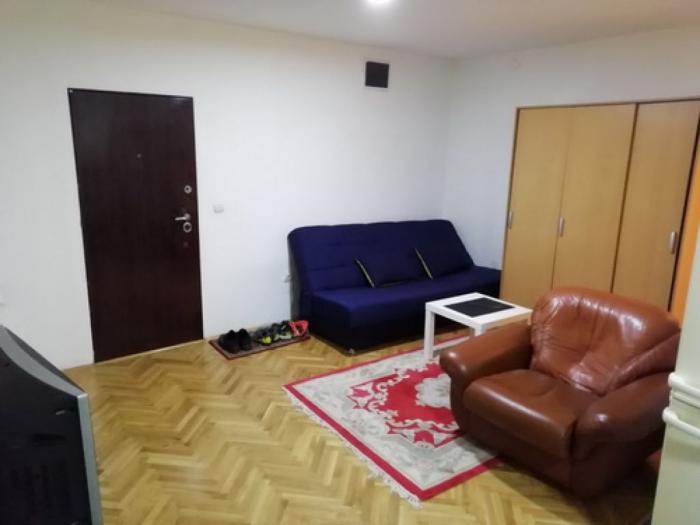izdajem garsonjeru na banovom brdu, orfelinova, površine 30m2 besplatni mali oglasi