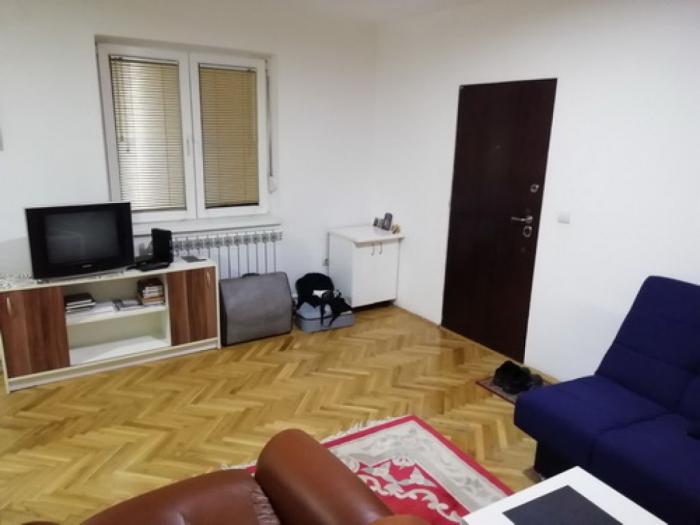 izdajem garsonjeru na banovom brdu, orfelinova, površine 30m2 besplatni mali oglasi
