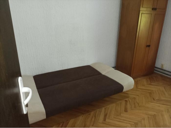 izdajem prazan stan 100m2, beograd besplatni mali oglasi
