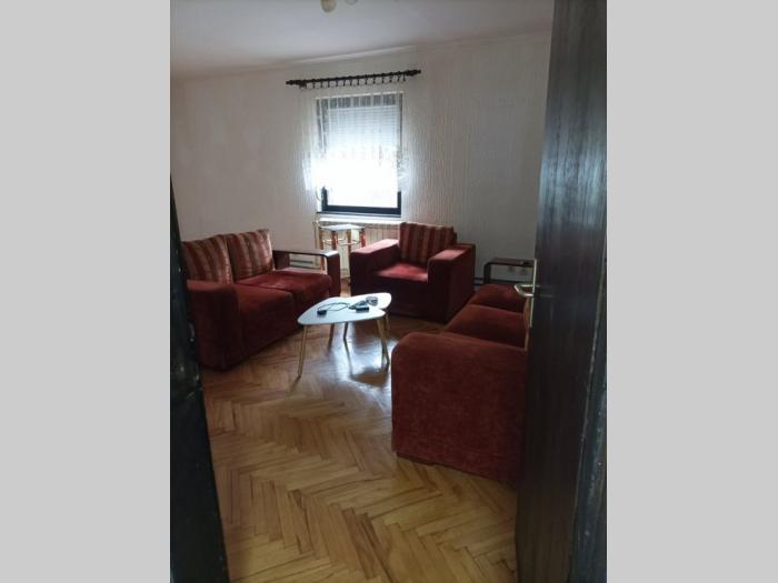 izdajem prazan stan 100m2, beograd besplatni mali oglasi