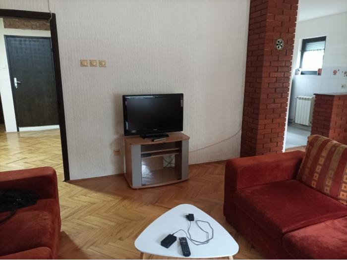 izdajem prazan stan 100m2, beograd besplatni mali oglasi