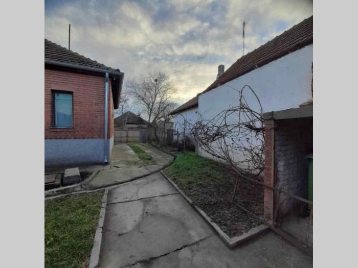 prodajem porodičnu kuću u subotici, besplatni mali oglasi