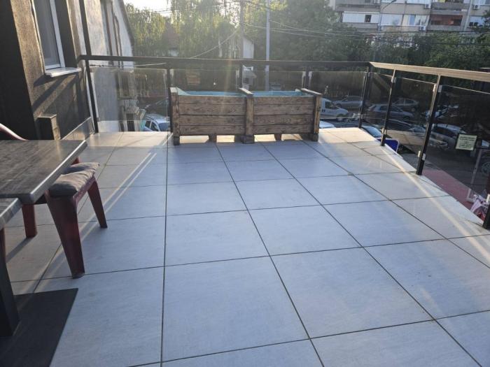 stan sa velikom terasom, 65 m2, prvomajska zemun besplatni mali oglasi