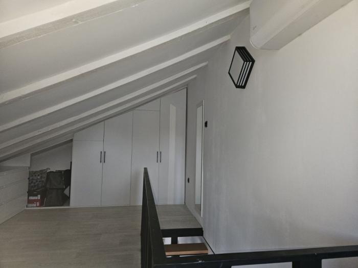 stan sa velikom terasom, 65 m2, prvomajska zemun besplatni mali oglasi
