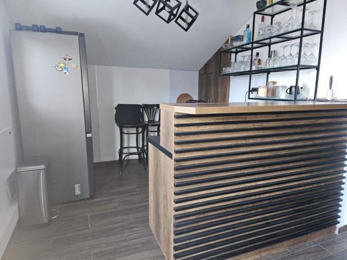 stan sa velikom terasom, 65 m2, prvomajska zemun besplatni mali oglasi