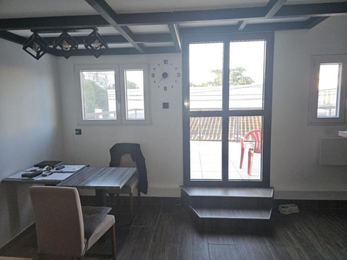 stan sa velikom terasom, 65 m2, prvomajska zemun besplatni mali oglasi