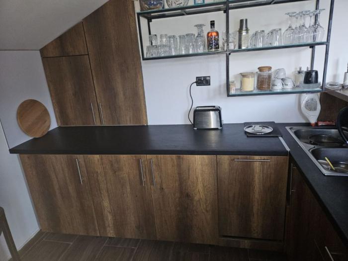 stan sa velikom terasom, 65 m2, prvomajska zemun besplatni mali oglasi